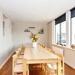 Casa vacanze With Shared Kitchen In