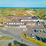 Дом отдыха With Shared Kitchen In