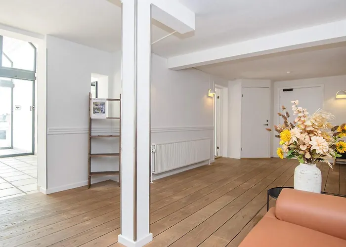 With Shared Kitchen In *